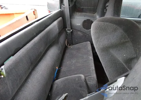 2000 Dodge Dakota Slt/Sport z USA, uszkodzony, nr VIN 1B7GL22N4YS741892